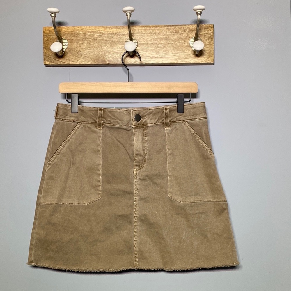 Versona Size Medium Dark khaki skirt (item# 0002)